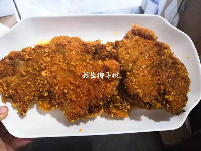 一塊雞胸肉變身一盤大雞排，步驟詳細，讓您在家吃到放心雞排
