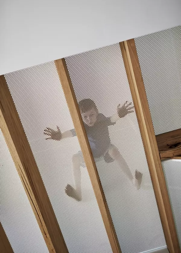 超強建築師設計出一套絕妙的房子,竟把3個孩子的媽從崩潰中解救了出來...