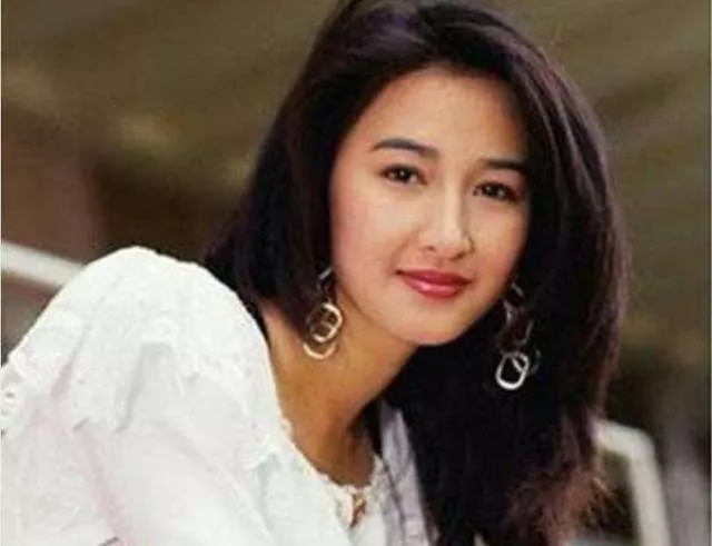 她是張家輝的妻子,公認的不老女神,55歲依然保持著25歲的面容!