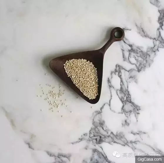 她將別人丟棄的廢木變成全世界賣斷貨的藝術品,顏值爆表卻拒當模