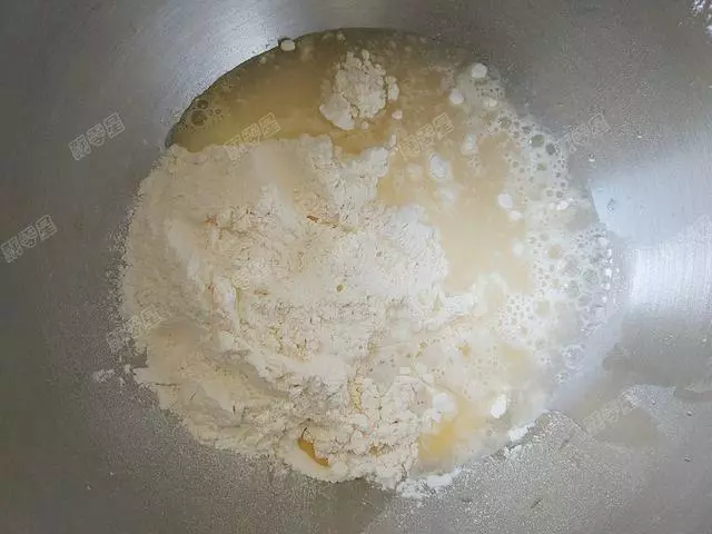 詳細步驟教您做吐司,香甜可口,超柔軟能拉絲,跟著做,一次成功!