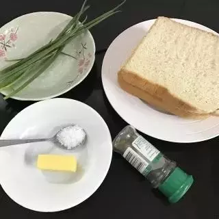 吐司剩下的邊角料還能這樣做?酥脆香甜,比薯片還好吃!