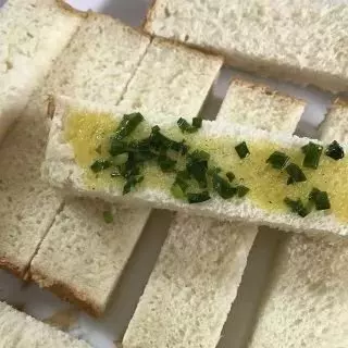 吐司剩下的邊角料還能這樣做?酥脆香甜,比薯片還好吃!