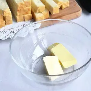吐司剩下的邊角料還能這樣做?酥脆香甜,比薯片還好吃!