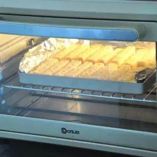 吐司剩下的邊角料還能這樣做?酥脆香甜,比薯片還好吃!