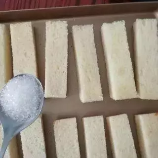 吐司剩下的邊角料還能這樣做?酥脆香甜,比薯片還好吃!