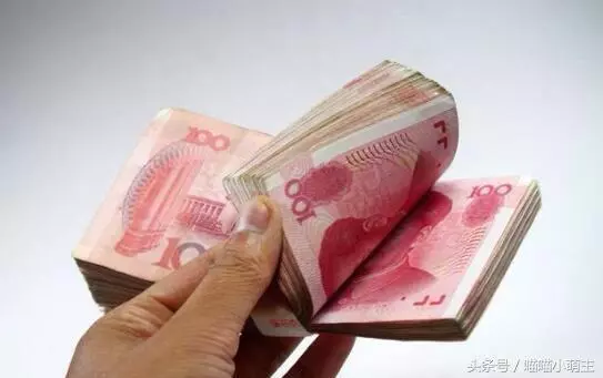 暑假侄女來店裡幫忙,我很感激,聽到她打電話,我給她結算了工錢