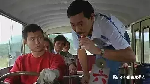 他的初戀是汪明荃,因野心分手,72歲單身,怕自己出去鬼混!