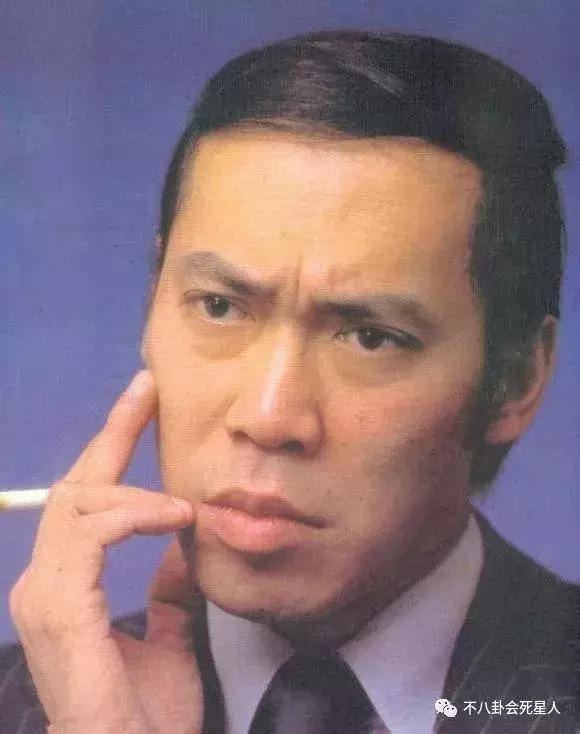 他的初戀是汪明荃,因野心分手,72歲單身,怕自己出去鬼混!