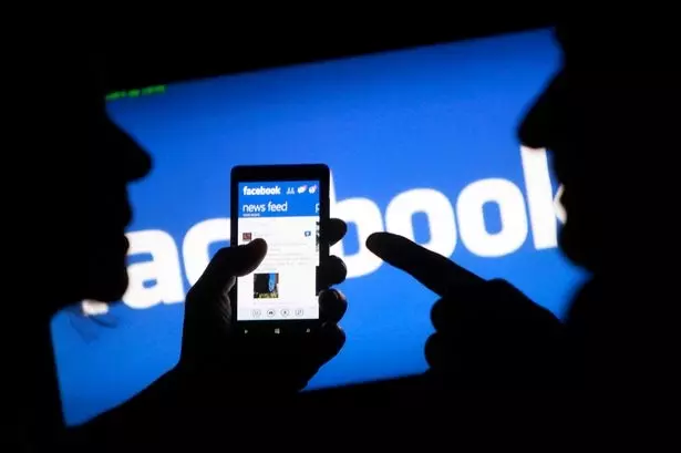 你知道死後你的「Facebook帳號」會怎樣嗎?如果你沒做「這件事」,你的一切「私密訊息」都會被你父母看到!?
