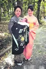 女星嫁豪門見不到老公,生了兒子公公5億要買孫,女星霸氣拒絕!