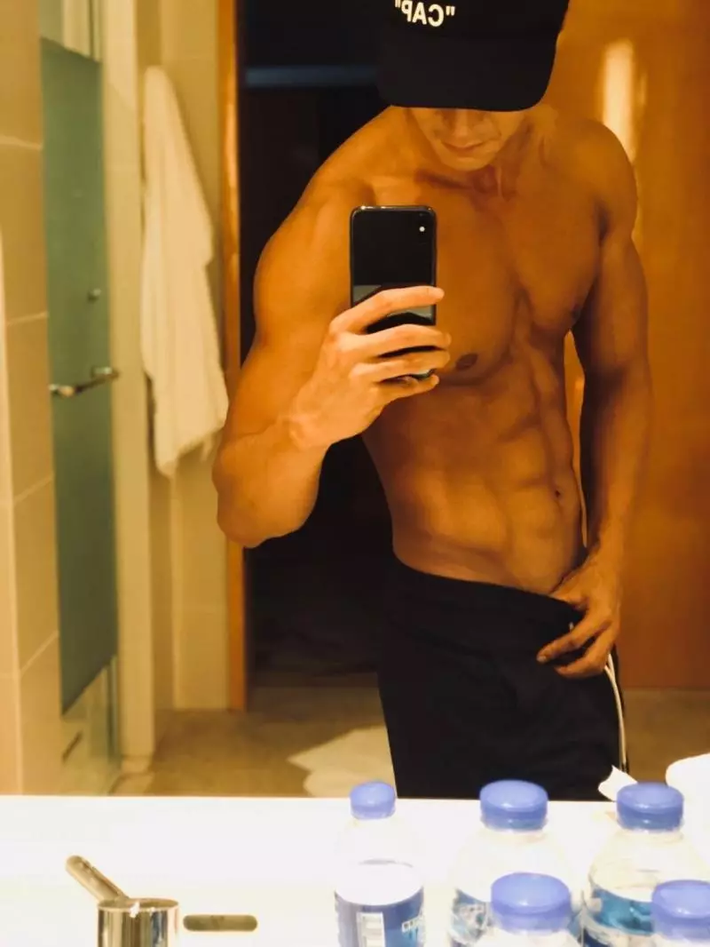 【胸都比老婆大了!】羅仲謙內地拍戲三個月沒娛樂, 每天做Gym吃番薯練出40寸胸肌, 而且還瘦了5KG!