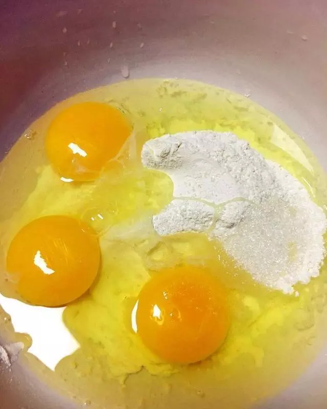 紫薯蛋卷,不添加任何防腐劑,自己在家做吃的放心~