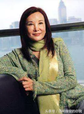 曾被譽為香江才女,姐弟戀20年如守寡,今73歲腦退化似失魂!