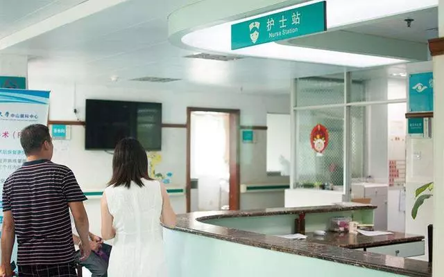 老公重病,我向嫂子借錢,嫂子說了4個字,我眼睜睜看著老公離開