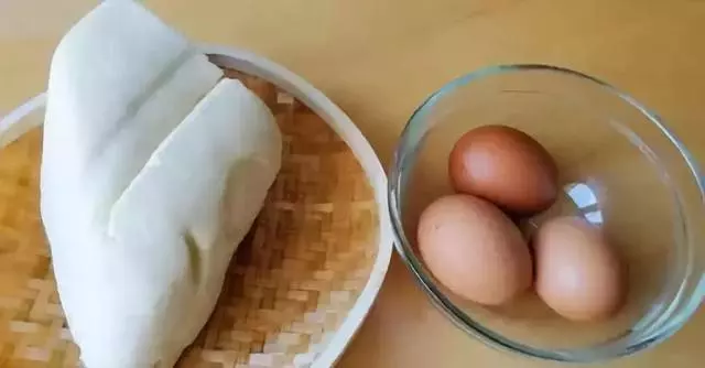 1塊豆腐,3個雞蛋,幾分鐘就上桌,香嫩可口,比大魚大肉好吃多了