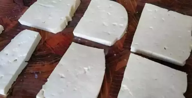 1塊豆腐,3個雞蛋,幾分鐘就上桌,香嫩可口,比大魚大肉好吃多了
