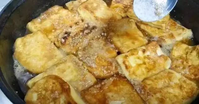 1塊豆腐,3個雞蛋,幾分鐘就上桌,香嫩可口,比大魚大肉好吃多了