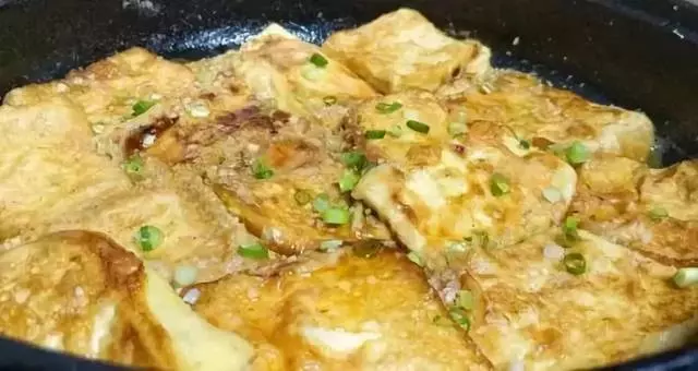 1塊豆腐,3個雞蛋,幾分鐘就上桌,香嫩可口,比大魚大肉好吃多了