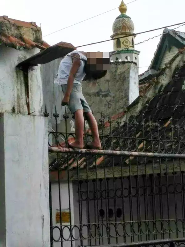 爬圍欄不慎觸電 7歲童站著遭電殛