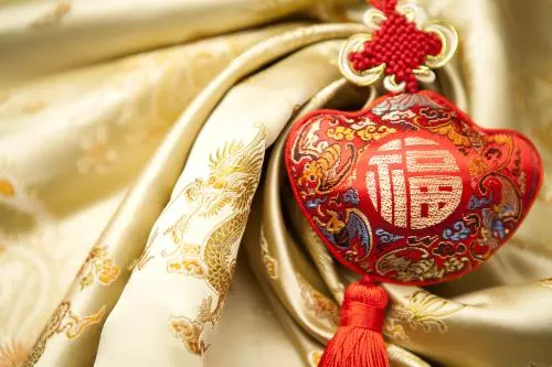 心理測試:直覺選一個字,哪個最金光閃閃,測你今年能有錢嗎?