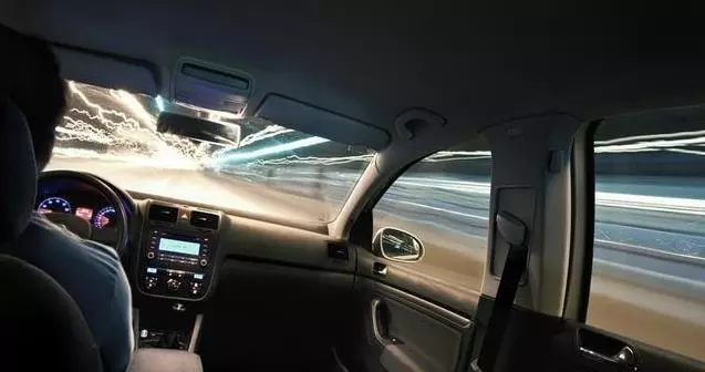 車子快沒油了怎麼辦?老司機教你4招,讓你撐到加油站趕緊看看以防萬一