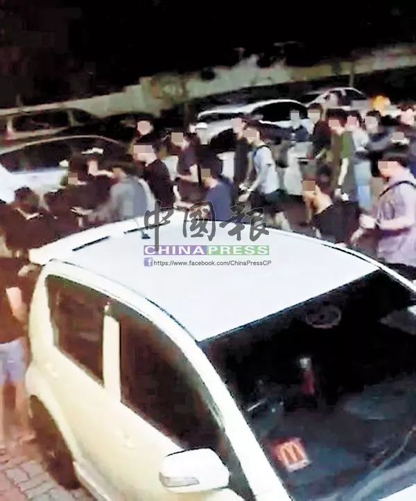 兒啊,一路走好….. 「阿耀」母親緊抱棺木 哭別愛兒 Rip....