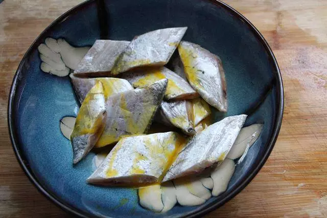 孩子最愛的帶魚吃法,外焦里嫩香氣撲鼻,三伏天做起來也很容易