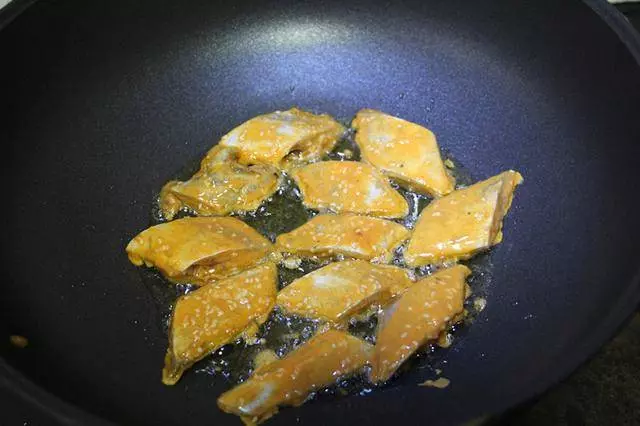 孩子最愛的帶魚吃法,外焦里嫩香氣撲鼻,三伏天做起來也很容易