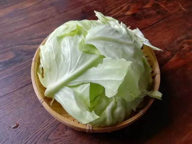 換種方法做包菜,脆嫩可口,不用放肉也香,清淡又下飯!