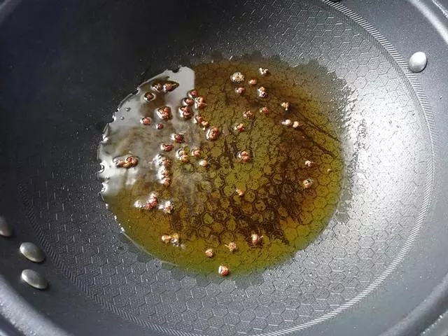 換種方法做包菜,脆嫩可口,不用放肉也香,清淡又下飯!