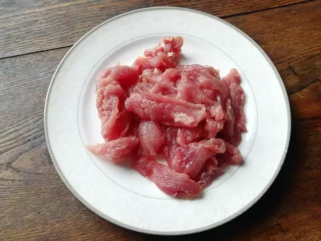 這個家常菜在我家非常受歡迎,皮薄汁多,肉質滑嫩,還能補鈣
