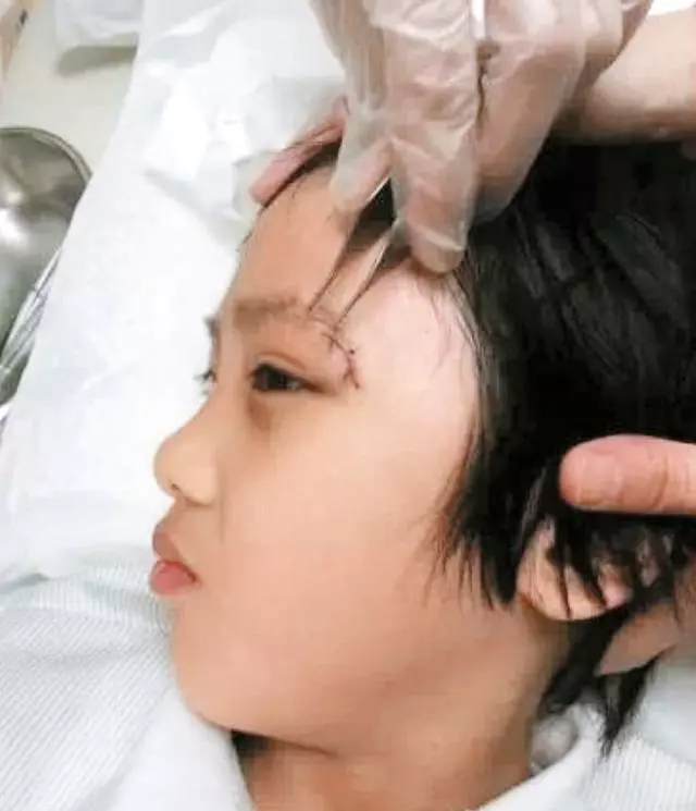 老婆不讓兒子再參加真人秀,吳鎮宇則陪著無憂無慮的兒子逛街~