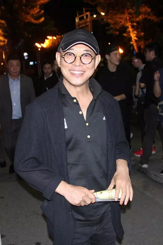 在記者特寫鏡頭下李連杰精神奕奕,這狀態哪裡像病了?