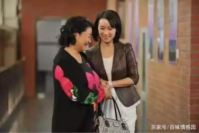 結婚多年卻一直不孕,下班聽到婆婆和小姑子話,我改了銀行卡密碼