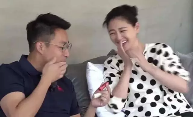 人設前後矛盾打臉?以前說最愛剝蝦,現在卻說不喜歡剝蝦……網友吐槽:大S這是要搞事情!