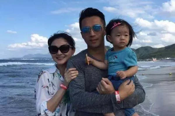 人設前後矛盾打臉?以前說最愛剝蝦,現在卻說不喜歡剝蝦……網友吐槽:大S這是要搞事情!