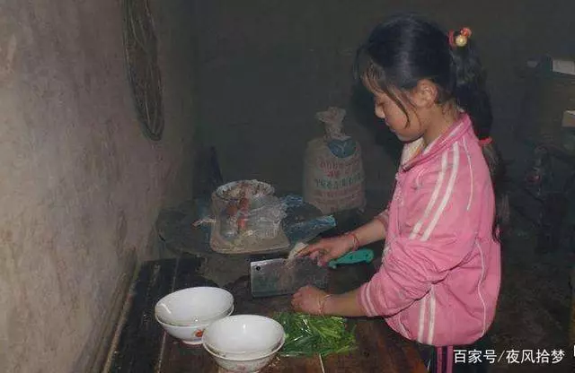 姐再嫁不帶女兒,我把外甥女養大被她接走,半夜見的人影讓我淚崩