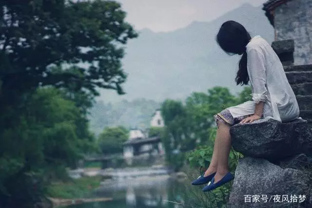 後媽沒能力供她念大學,親媽回家提了個條件,她笑著把親媽趕走