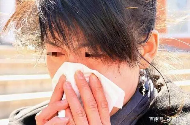 後媽沒能力供她念大學,親媽回家提了個條件,她笑著把親媽趕走