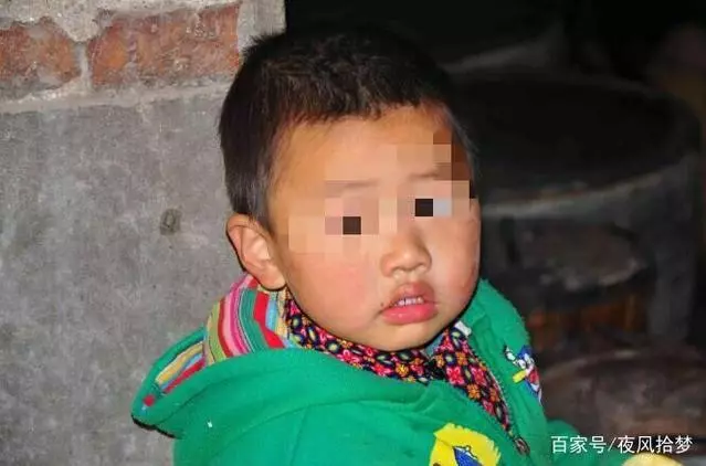 夫妻離婚兒子選擇跟父親,母親心寒不已,聽完兒子理由她泣不成聲