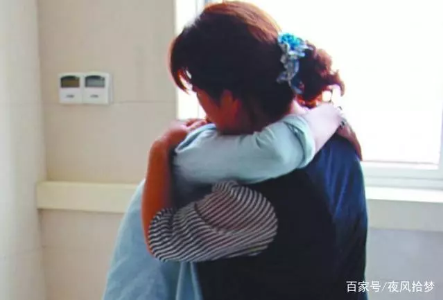 女孩生病母親不願出錢,只因為要給弟弟修樓房,准婆婆聽後掏十萬