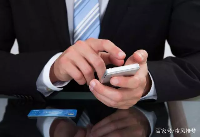 前妻嫁國外不管重病岳母,他賣房救岳母一命,從此以後升職加薪
