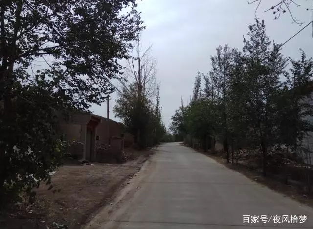 老公走後我和兒子生活,銀行卡里經常多錢,有天我看見個熟悉人影