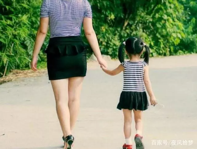 女兒要錢捐給班主任看病,我不信過去打聽,看到班主任後掉頭就走