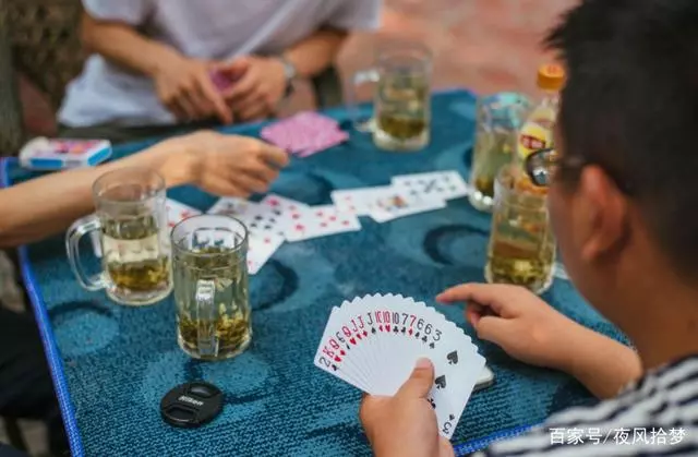 每個月給婆婆一千五生活費,回家聽到鄰居談話,我決定撒手不管
