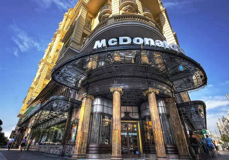 傻啲嗎?! 【全球最美McDonald】整棟都是落地窗,根本認不出是它!網友:太夢幻了~
