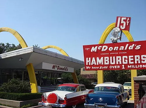 傻啲嗎?! 【全球最美McDonald】整棟都是落地窗,根本認不出是它!網友:太夢幻了~