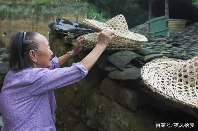 女兒周歲婆婆給十萬,第二天老公帶個「兒子」回家,才知是遣散費