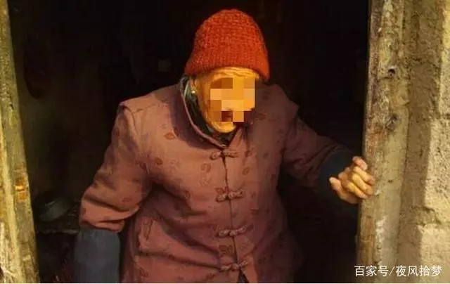 母親把傳家寶給女友,聽到女友和閨蜜通話,我收回東西並把她趕走